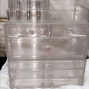 Cosmetic organizer
